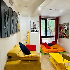 Pop Artiste Configure En Galerie Dart A 200 M Du Centre Avec Parking Prive Et Securise Gratuit Dans Copropriete Appartement